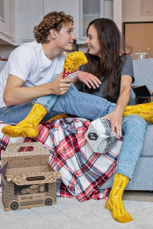 4 páry farebných ponožiek v krabičke 4 páry farebných ponožiek v krabičke