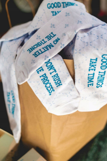 2 páry farebných ponožiek v krabičke 2