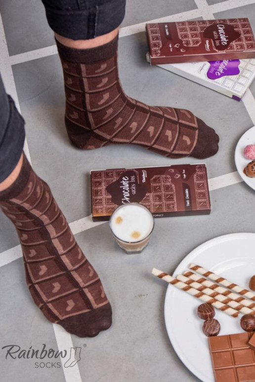 1 pár farebných ponožiek v krabičke 1 pár farebných ponožiek v krabičke