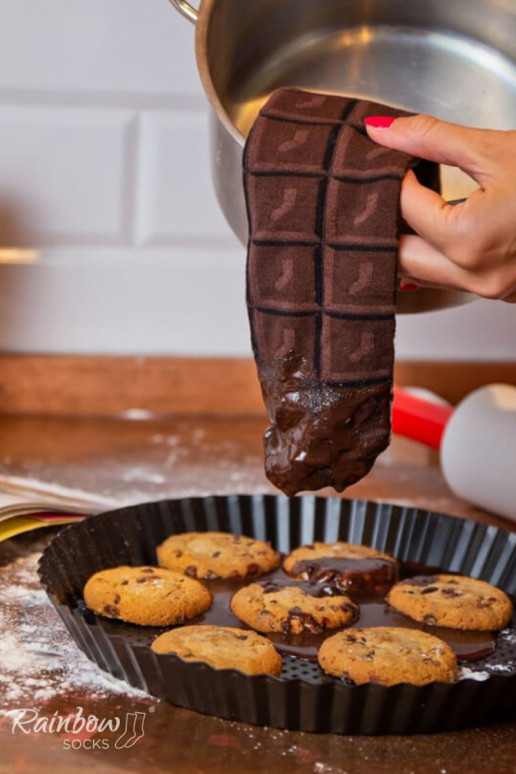 1 pár farebných ponožiek v krabičke 1 pár farebných ponožiek v krabičke