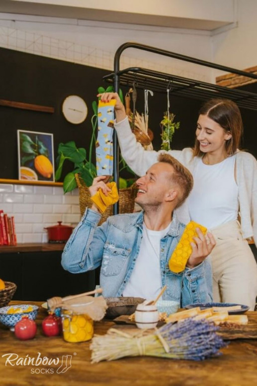 2 páry farebných ponožiek