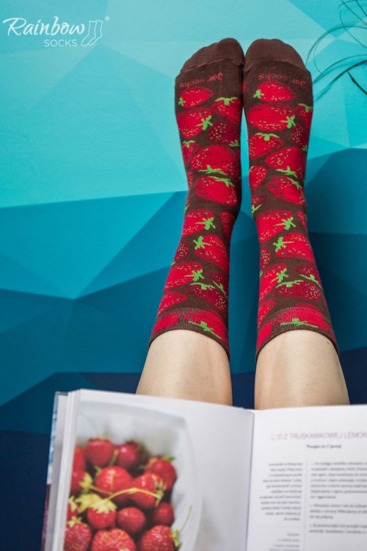 2 páry farebných ponožiek v krabičke 2 páry farebných ponožiek v krabičke