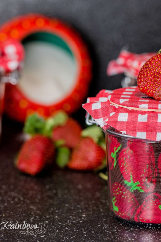 2 páry farebných ponožiek v krabičke 2 páry farebných ponožiek v krabičke