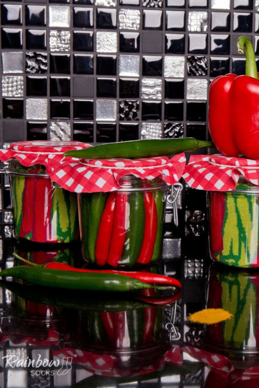 2 páry farebných ponožiek v krabičke