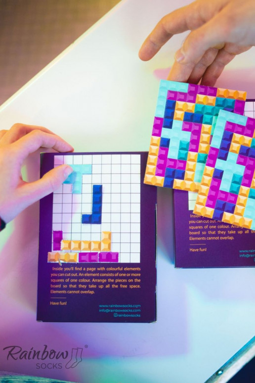 2 páry farebných ponožiek v krabičke 2 páry farebných ponožiek v krabičke