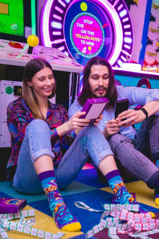 2 páry farebných ponožiek v krabičke 2 páry farebných ponožiek v krabičke