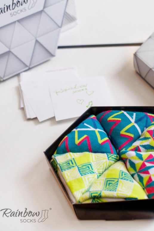 Farebné ponožky s geometrickými vzormi 3 páry Farebné ponožky s geometrickými vzormi 3 páry