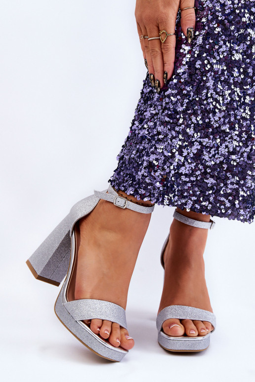 Trblietavé sandále na širokom podpätku v striebornej farbe Calmi