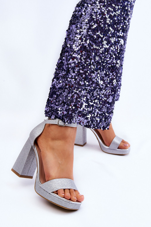 Trblietavé sandále na širokom podpätku v striebornej farbe Calmi