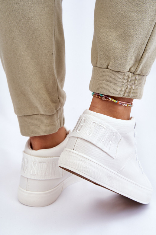 Klasický model voľnočasovej obuvi s podrážkou Big Star LL274002 bielej farby Klasický model voľnočasovej obuvi s podrážkou Big Star LL274002 bielej farby