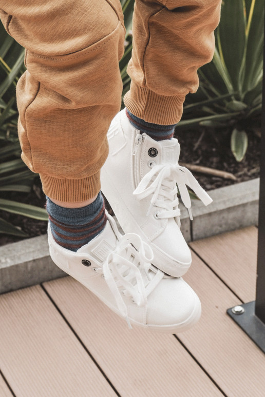 Detský klasický model voľnočasovej obuvi s podrážkou Big Star LL374002 bielej farby