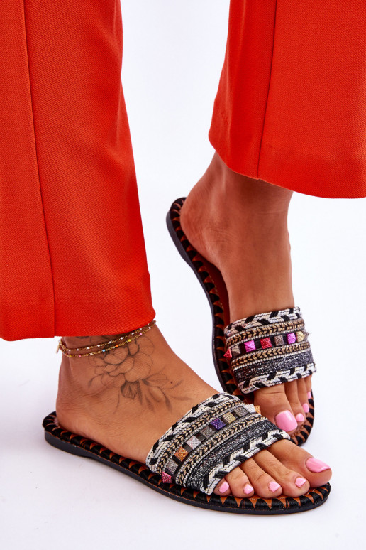 Zdobené papuče v čiernej farbe Bellisa