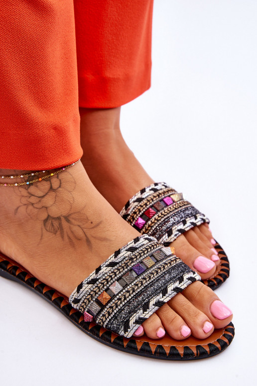 Zdobené papuče v čiernej farbe Bellisa