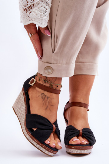 Dámske sandále čiernej farby Daphne