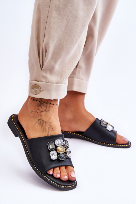 Papuče s kamienkovou dekoráciou S.Barski KV-2775-31 čiernej farby