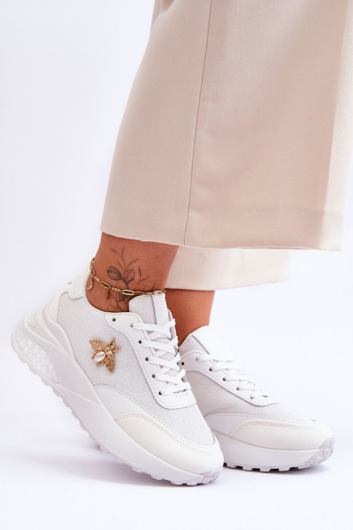 Lesklá športová obuv s ornamentami v bielej farbe Seneca