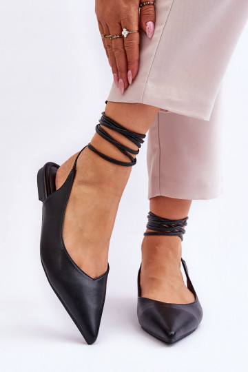 Šnurovacie špicaté topánky Turriso v čiernej farbe