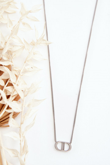 Náhrdelník vyrobený z nerezovej ocele v striebornej farbe