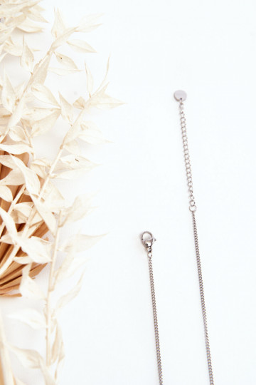 Náhrdelník vyrobený z nerezovej ocele v striebornej farbe 2