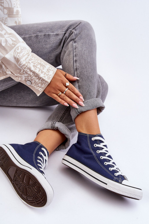 Klasický model tenisiek v tmavo modrej farbe značky Remos