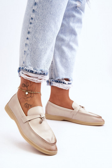 Klasický model dámskych mokasín béžovej farby Cortez