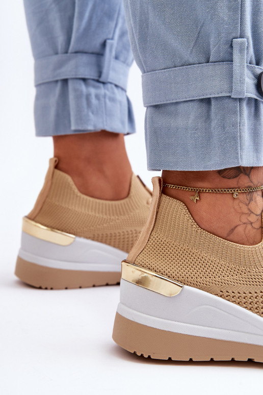 Športová obuv Visconti pieskovej farby nápadného modelu Športová obuv Visconti pieskovej farby nápadného modelu