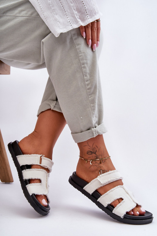 Papuče so zapínaním v bielej farbe Lamirose