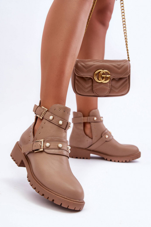 Dámske členkové čižmy s umelými perlami v béžovej farbe Clarisa Dámske členkové čižmy s umelými perlami v béžovej farbe Clarisa