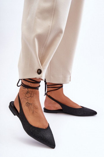 Klasický model topánok na vysokom opätku so špicatou špičkou, čierna farba Delimena