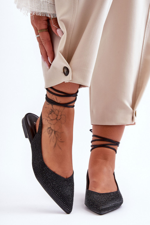 Klasický model topánok na vysokom opätku so špicatou špičkou, čierna farba Delimena Klasický model topánok na vysokom opätku so špicatou špičkou, čierna farba Delimena