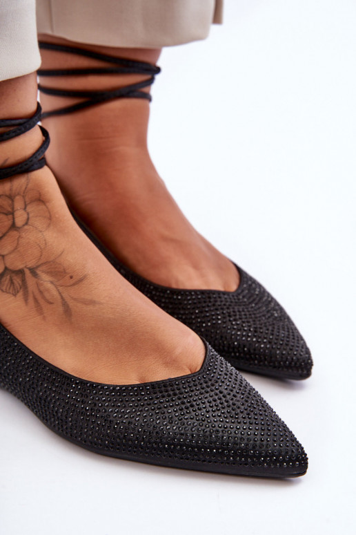 Klasický model topánok na vysokom opätku so špicatou špičkou, čierna farba Delimena Klasický model topánok na vysokom opätku so špicatou špičkou, čierna farba Delimena