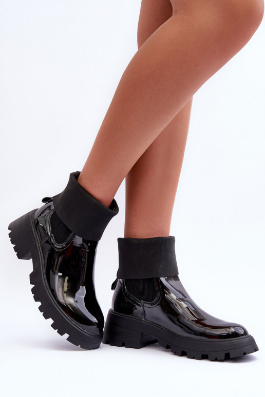 štýlové čižmy s efektom laku v čiernej farbe Pavo