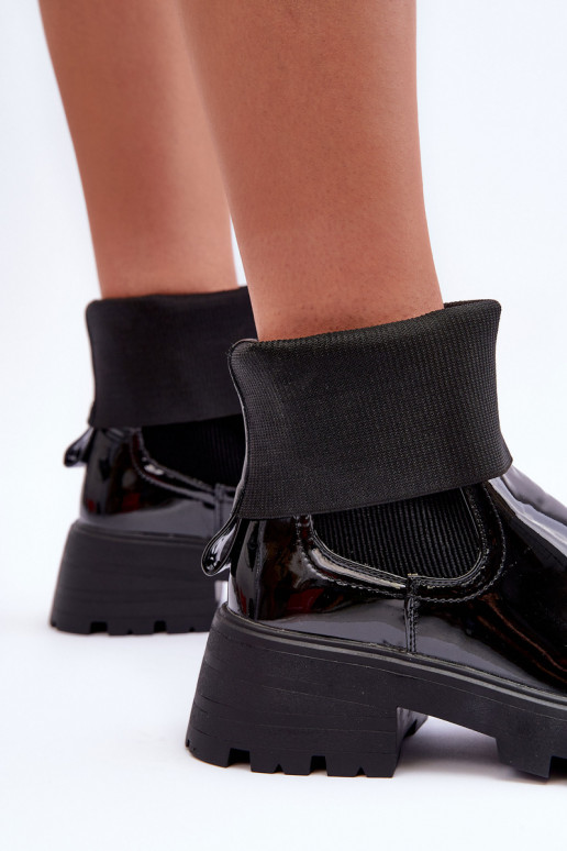 štýlové čižmy s efektom laku v čiernej farbe Pavo