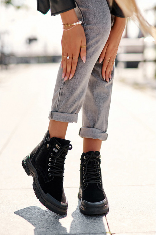 vyteplené zo semišu Dámske čižmy čiernej farby Jailina vyteplené zo semišu Dámske čižmy čiernej farby Jailina