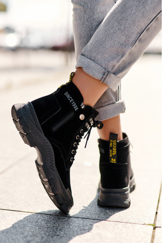 vyteplené zo semišu Dámske čižmy čiernej farby Jailina vyteplené zo semišu Dámske čižmy čiernej farby Jailina