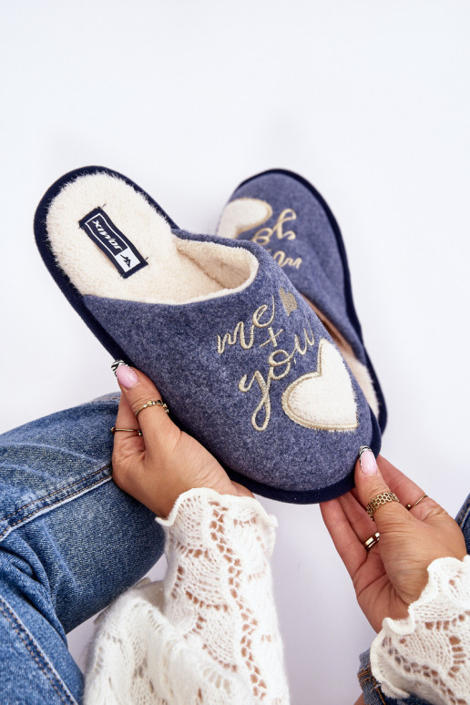 Klasický model Mabira je zateplený odvážnym modelom v modrej farbe Klasický model Mabira je zateplený odvážnym modelom v modrej farbe