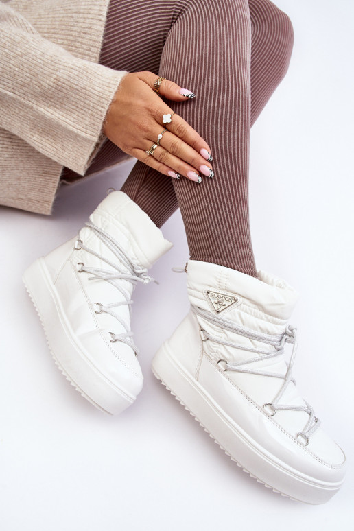 snehule s platformou a štýlovými detailmi v bielej farbe Fleure snehule s platformou a štýlovými detailmi v bielej farbe Fleure