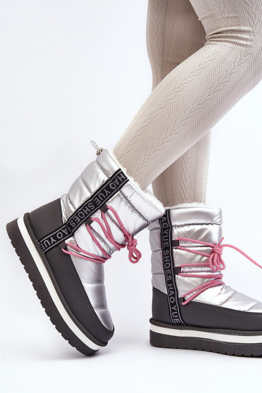 snehule so štýlovými detailmi v striebornej farbe Lilara snehule so štýlovými detailmi v striebornej farbe Lilara