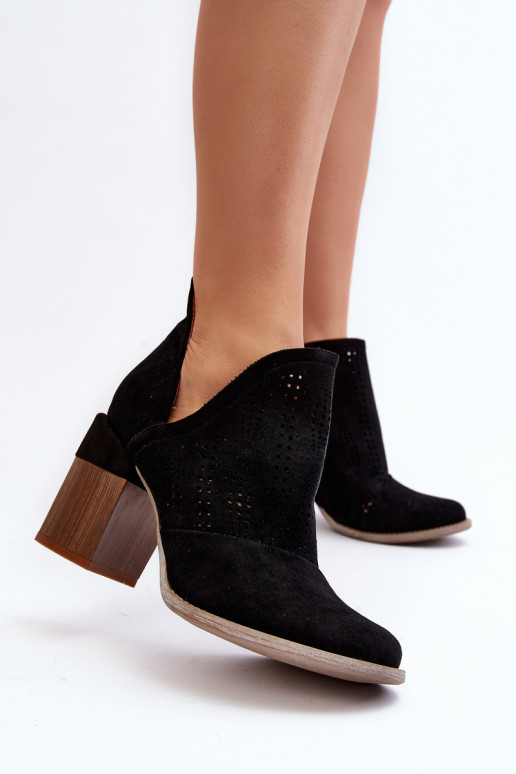 Dámske čižmy Niartima s prelamovanými prvkami s podpätkami v čiernej farbe Dámske čižmy Niartima s prelamovanými prvkami s podpätkami v čiernej farbe