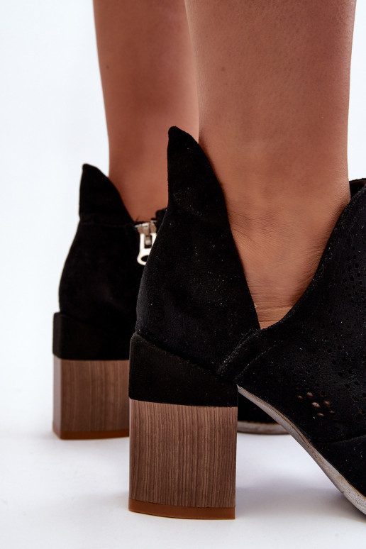 Dámske čižmy Niartima s prelamovanými prvkami s podpätkami v čiernej farbe Dámske čižmy Niartima s prelamovanými prvkami s podpätkami v čiernej farbe