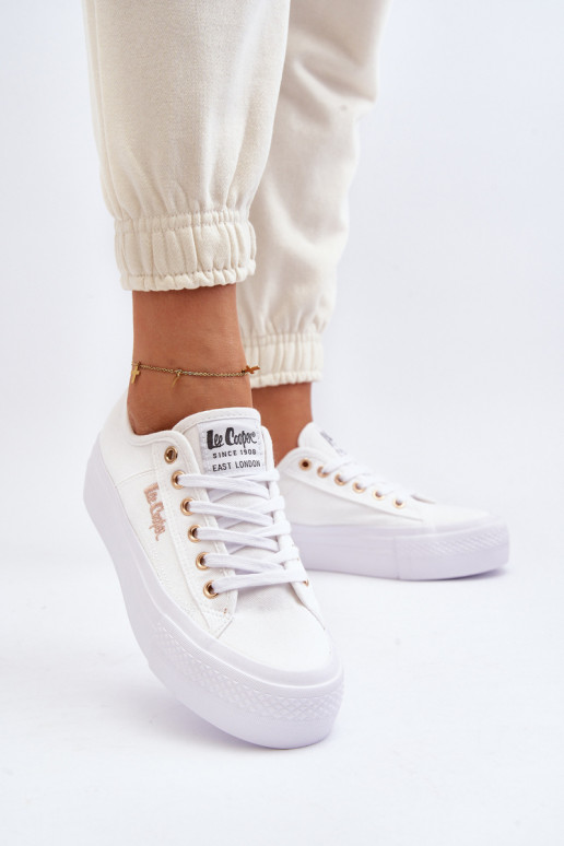 Dámske topánky na platforme Lee Cooper LCW-24-31-2725 biele Dámske topánky na platforme Lee Cooper LCW-24-31-2725 biele