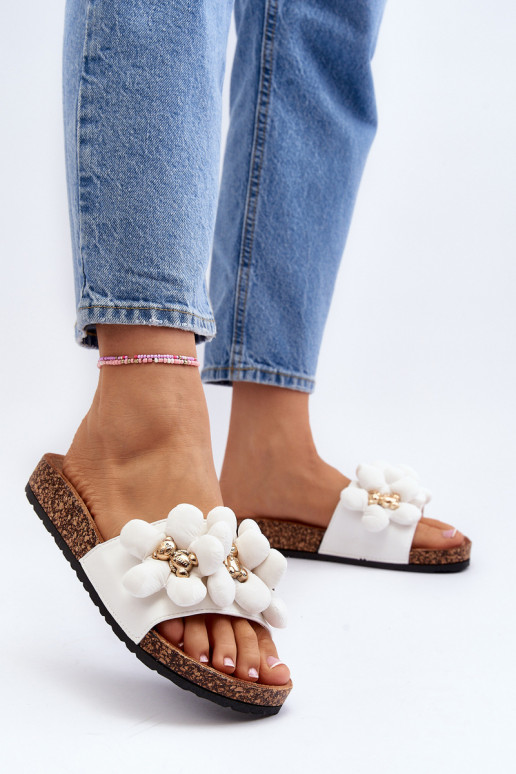 Dámske papuče s krásnymi detailmi v bielej farbe Bunlia