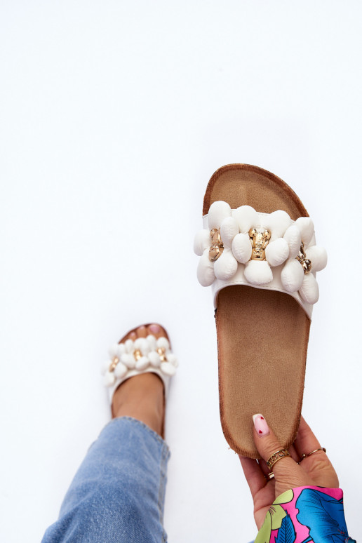 Dámske papuče s krásnymi detailmi v bielej farbe Bunlia