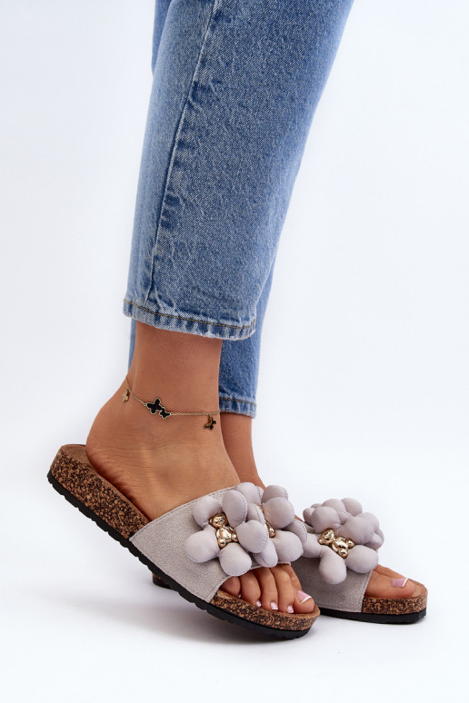 Dámske papuče s krásnymi detailmi v šedej farbe Bunlia