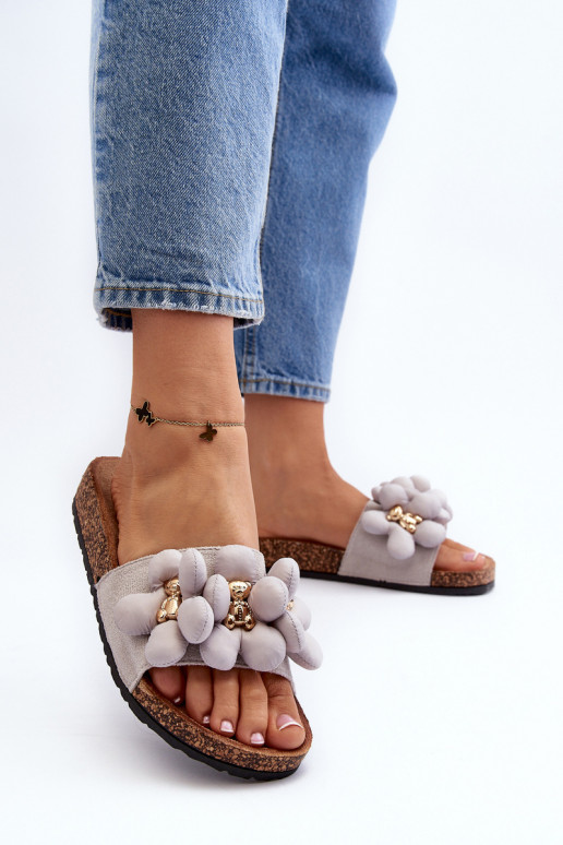 Dámske papuče s krásnymi detailmi v šedej farbe Bunlia