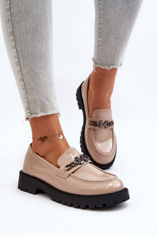 Mokasíny s lakovým efektom so širokými podpätkami béžovej farby Ezoma