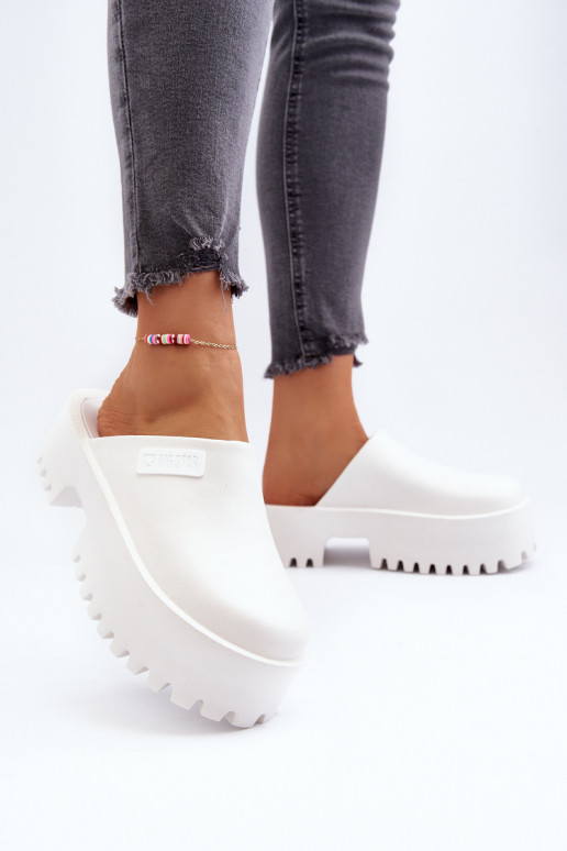 Papuče s módnou masívnou podrážkou Big Star NN274015 bielej farby