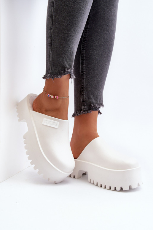 Papuče s módnou masívnou podrážkou Big Star NN274015 bielej farby