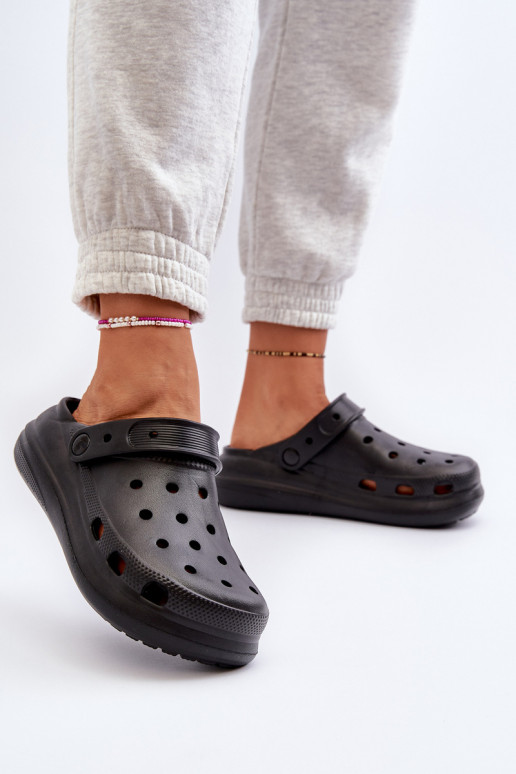 Ľahké papuče čiernej farby Ilariana Ľahké papuče čiernej farby Ilariana