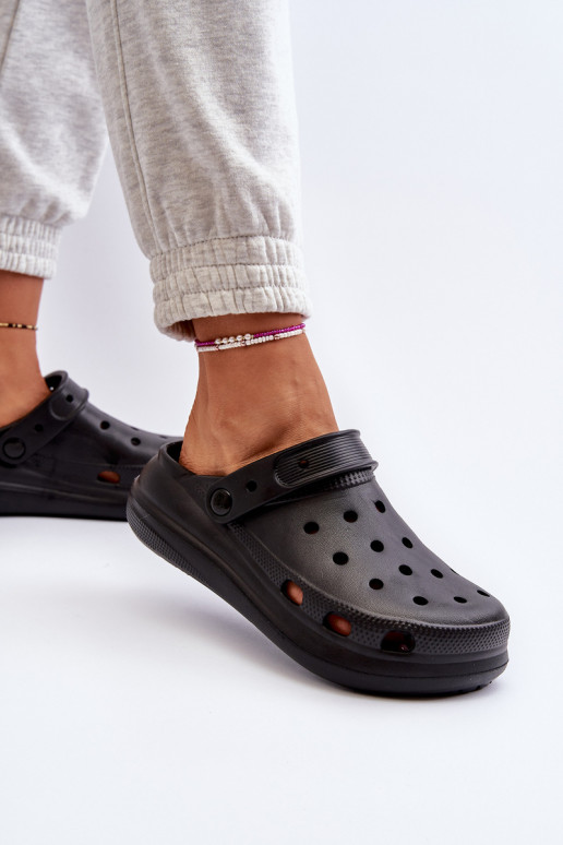 Ľahké papuče čiernej farby Ilariana Ľahké papuče čiernej farby Ilariana